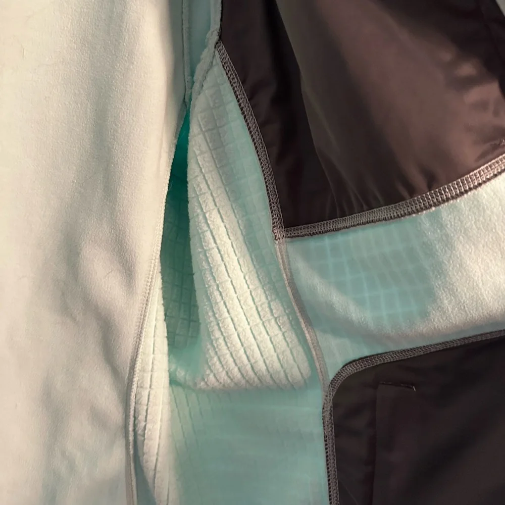 Woman’s Mint Green Fleece Jacket with Hunter Green Accents - Picture 11 of 12